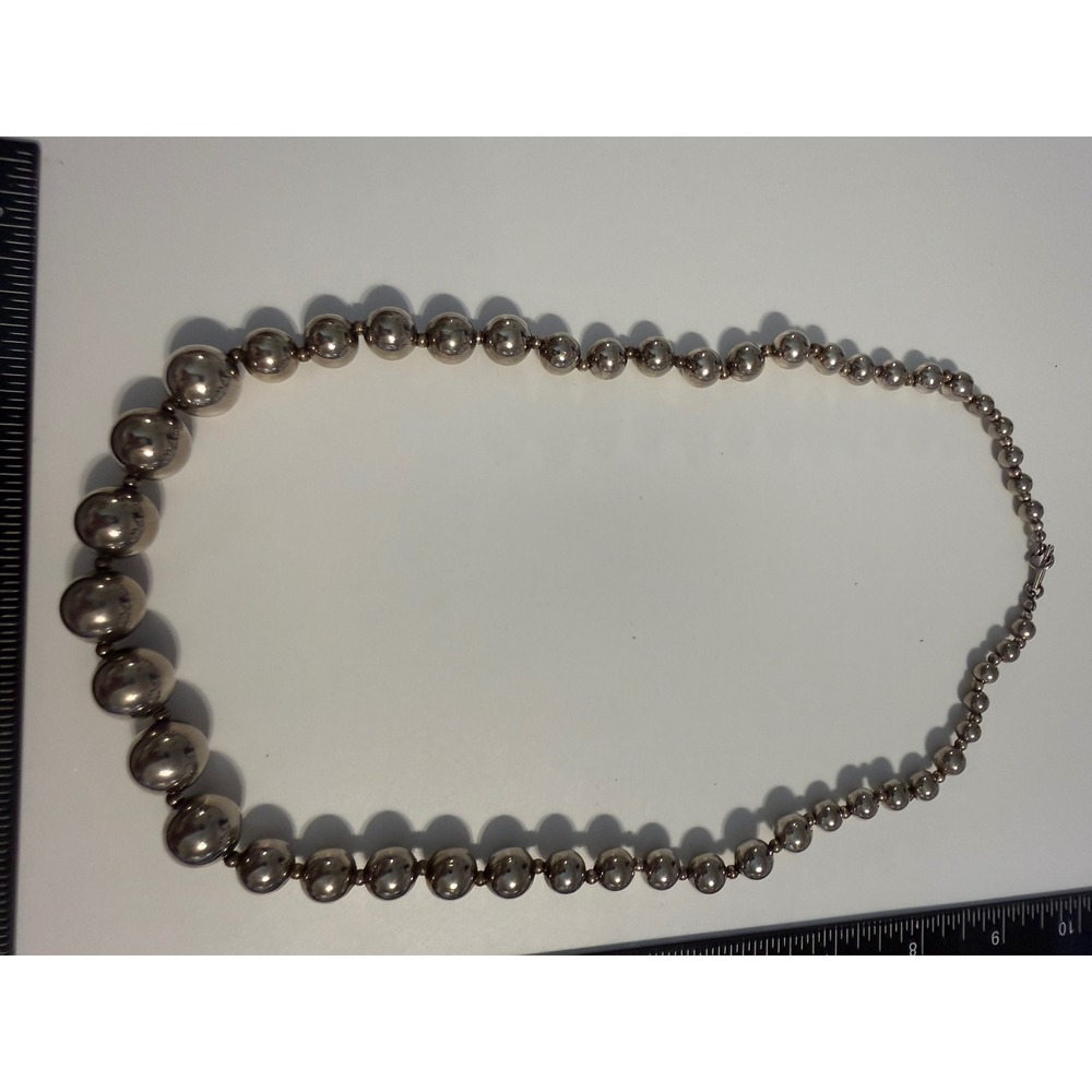 Dauplaise Vintage Graduated Silver Tone Ball Necklace 17 Inch Patent 3984900